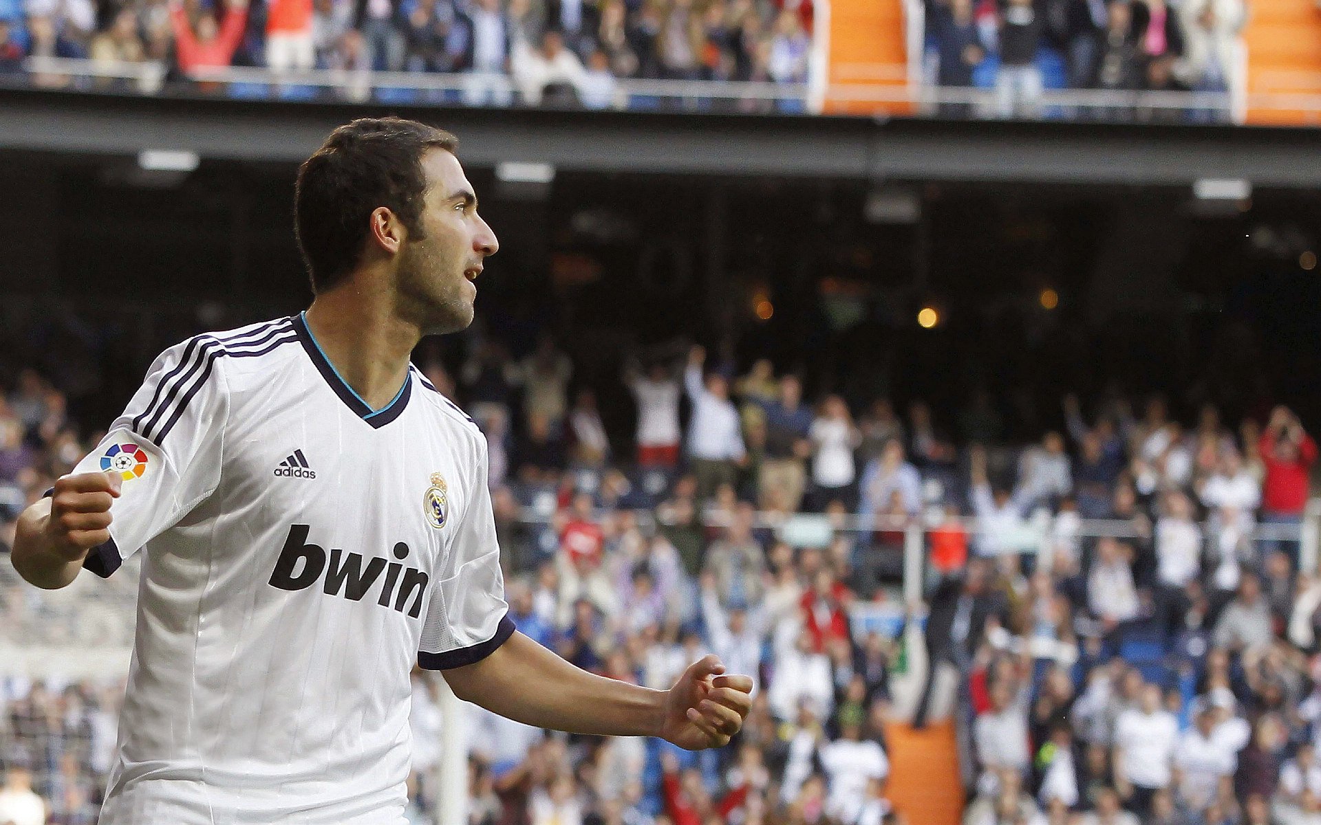 虚拟现实足球竞技课程全球同步启用，帮助青少年突破技能瓶颈，虚拟足球假不假